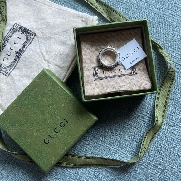 Gucci Flora Ring with Box - Picture 1 of 3